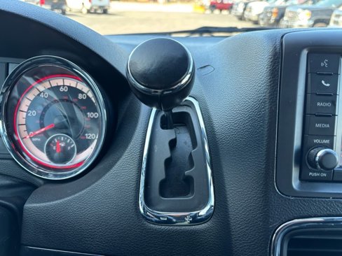 Used 2018 Dodge Grand Caravan SXT image 32