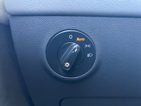 Certified 2022 Volkswagen Taos SE w/ IQ.Drive SE Package image 28