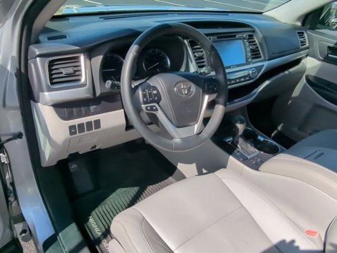 Used 2015 Toyota Highlander XLE image 13