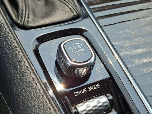 Used 2018 Volvo XC90 T6 Momentum w/ Convenience Package image 24