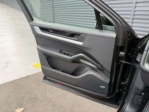 Certified 2025 Porsche Cayenne image 14