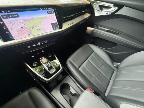 Used 2024 Audi Q4 e-tron Premium Plus image 33