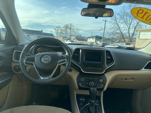 Used 2019 Jeep Cherokee Latitude w/ Popular Appearance Group image 12