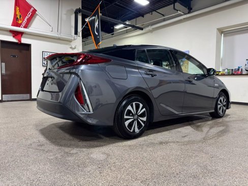 Used 2018 Toyota Prius Prime Premium image 5