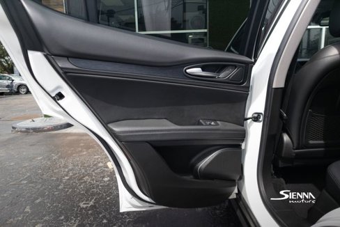 Used 2020 Alfa Romeo Stelvio image 15