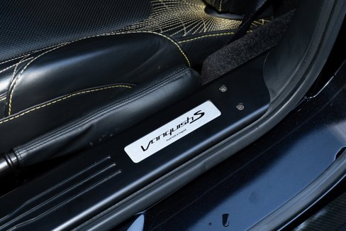 Used 2018 Aston Martin Vanquish S image 18