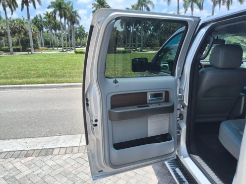 Used 2013 Ford F150 Lariat w/ Lariat Chrome Pkg image 21