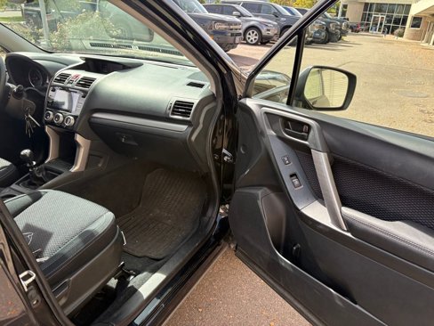 Used 2017 Subaru Forester 2.5i Premium image 24