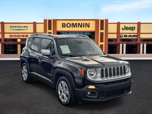 Used 2017 Jeep Renegade Limited image 2
