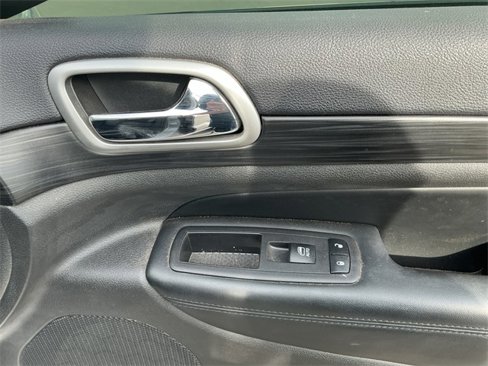 Used 2019 Jeep Grand Cherokee Altitude image 24