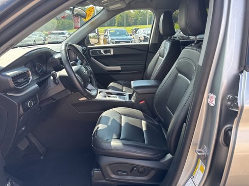 Used 2023 Ford Explorer XLT w/ Equipment Group 202A image 26