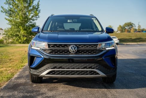 Certified 2022 Volkswagen Taos SE image 39