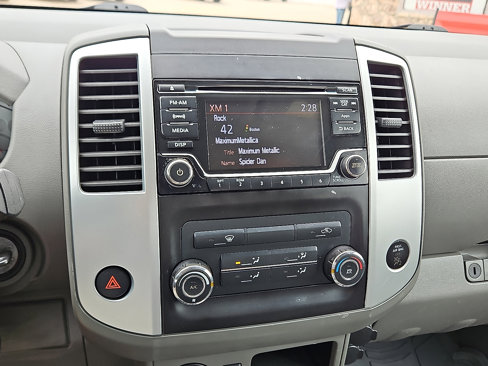 Used 2016 Nissan Frontier SV image 15