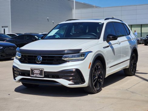 Used 2022 Volkswagen Tiguan SE R-Line image 4