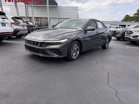 Used 2024 Hyundai Elantra SEL image 1