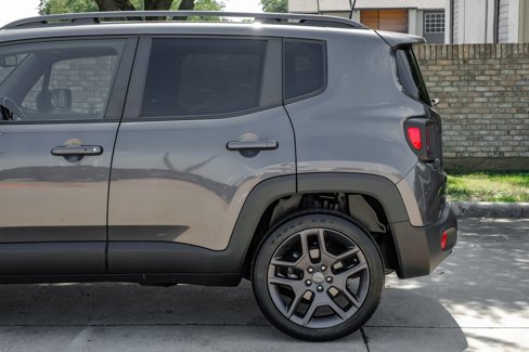 Used 2021 Jeep Renegade Latitude w/ Sun & Sound Group image 23