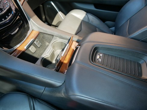 Used 2018 Cadillac Escalade ESV Luxury image 21