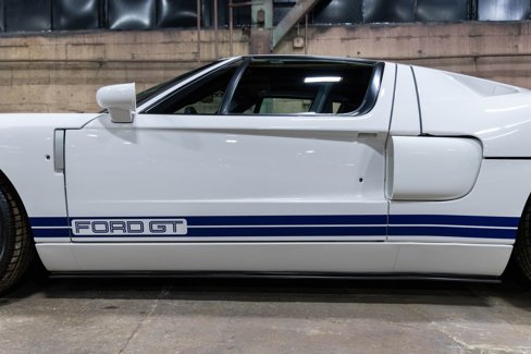 Used 2006 Ford GT image 11