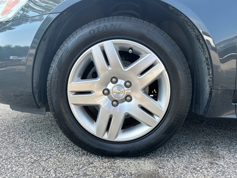 Used 2015 Chevrolet Impala LT w/ LT Sunroof Package image 11