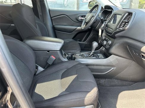 Used 2019 Jeep Cherokee Latitude w/ Popular Appearance Group image 8