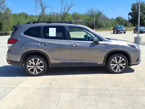 Used 2022 Subaru Forester Limited image 10