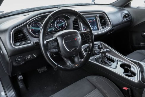Used 2019 Dodge Challenger SXT image 3