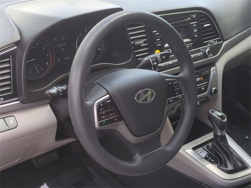 Used 2018 Hyundai Elantra SE image 31