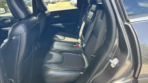 Used 2018 Jeep Cherokee Latitude Plus w/ Cold Weather Group image 11
