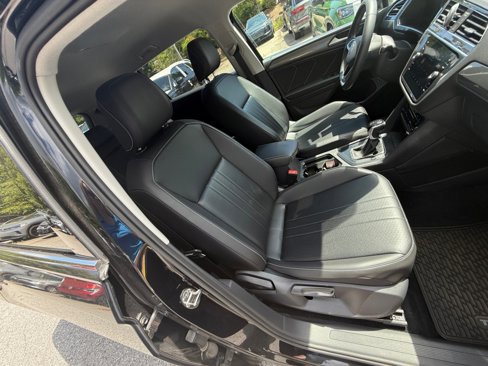Certified 2022 Volkswagen Tiguan SE image 28