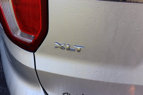 Used 2017 Ford Explorer XLT image 11