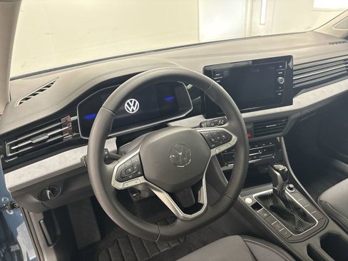 Used 2025 Volkswagen Jetta SE image 6