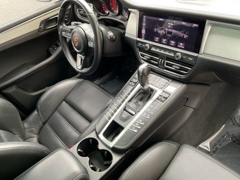 Used 2020 Porsche Macan Turbo image 32