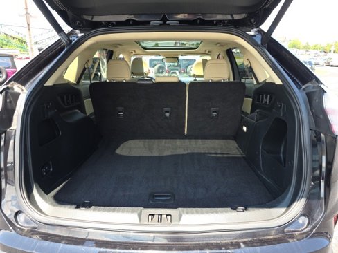 Used 2019 Ford Edge SEL image 46