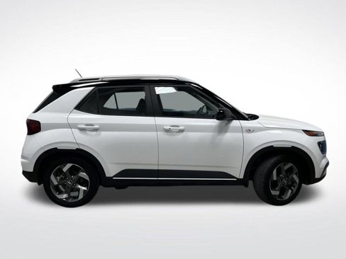 Used 2023 Hyundai Venue Limited image 2