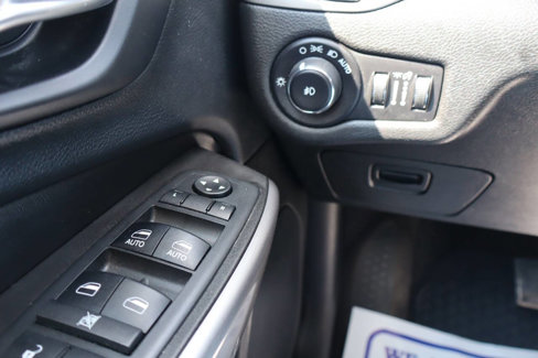 Used 2019 Jeep Cherokee Latitude Plus w/ Cold Weather Group image 13
