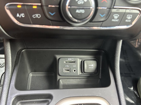 Used 2014 Jeep Cherokee Limited image 40