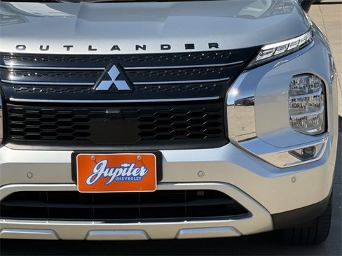 Used 2023 Mitsubishi Outlander SE image 9
