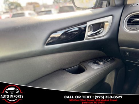 Used 2017 Nissan Pathfinder SV image 35