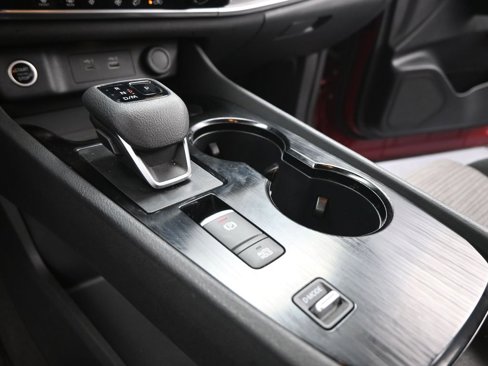 Used 2022 Nissan Rogue SV image 15