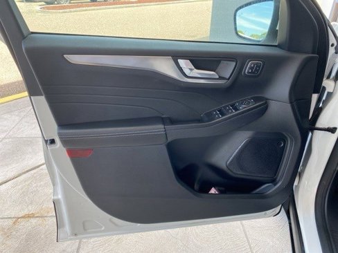 Certified 2022 Ford Escape Titanium image 8