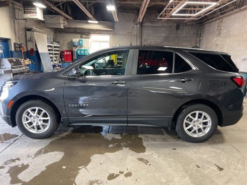 Used 2022 Chevrolet Equinox LT image 2