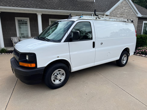 Used 2017 Chevrolet Express 2500 image 2