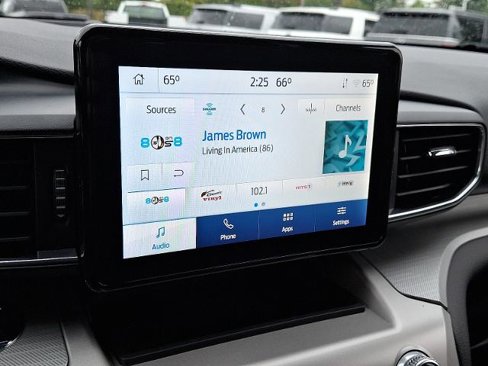 Certified 2022 Ford Explorer XLT w/ Equipment Group 202A image 17