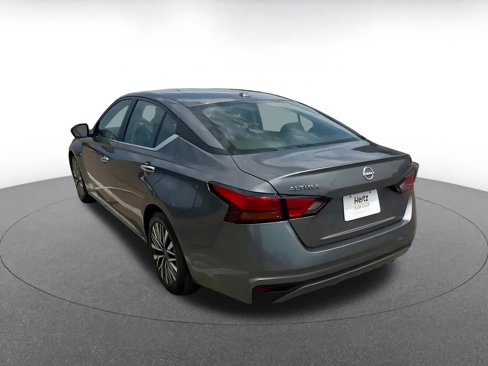 Used 2024 Nissan Altima 2.5 SV image 11