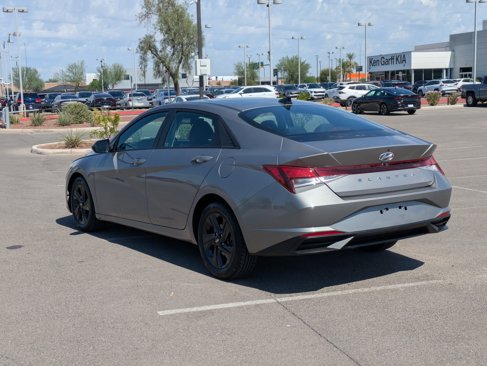Used 2021 Hyundai Elantra SEL w/ Convenience Package image 3