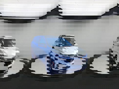 Used 2023 Chevrolet Equinox LT image 2