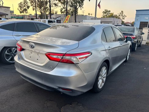 Used 2018 Toyota Camry LE image 3