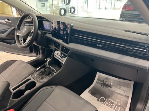 Used 2025 Volkswagen Jetta SE image 23