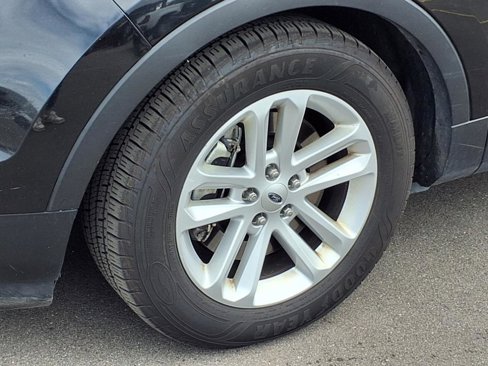 Used 2015 Ford Explorer XLT image 26