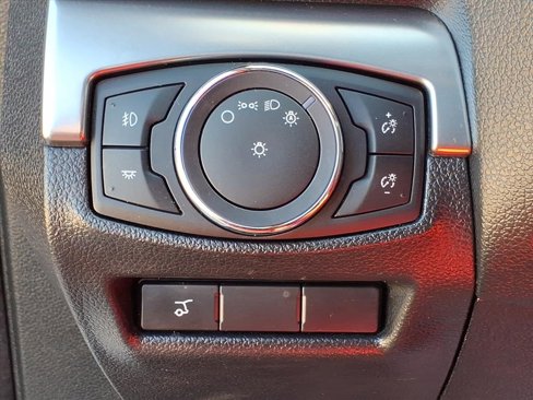 Used 2018 Ford Explorer XLT w/ Equipment Group 202A image 17